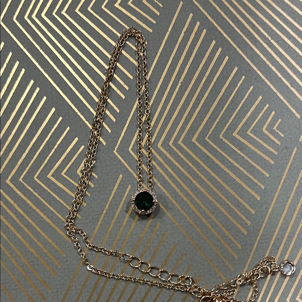 Elegant Green Pendant Necklace